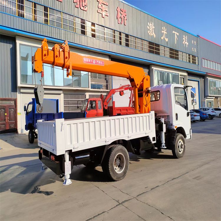 新埤乡三轮随车吊定制 农用改装机自备吊中瑞长期出售